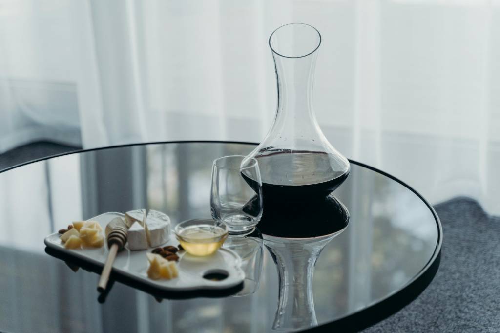 Comment choisir la carafe à décanter idéale pour sublimer votre vin