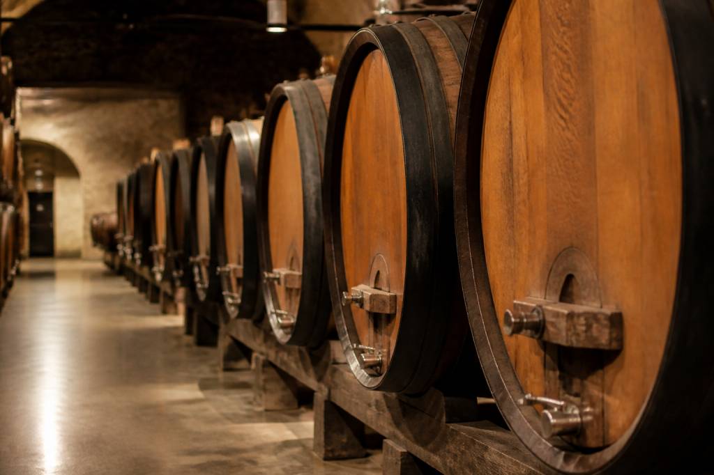 Visite cave banyuls : découvrez les secrets des vins doux naturels en bord de mer
