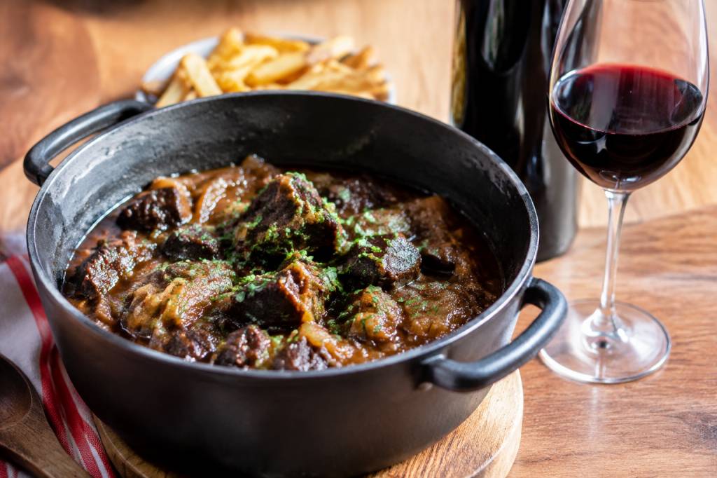 Quel vin avec carbonade flamande : les accords possibles avec les vins de Banyuls